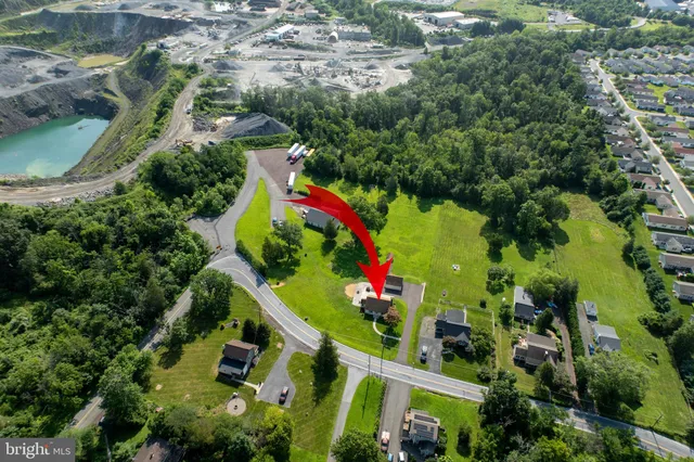 $574,900 | 131 Squirrel Hollow Road, Douglassville, PA 19518