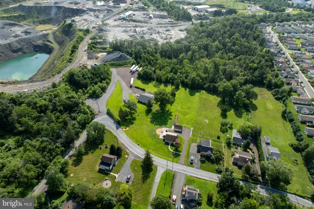 $574,900 | 131 Squirrel Hollow Road, Douglassville, PA 19518