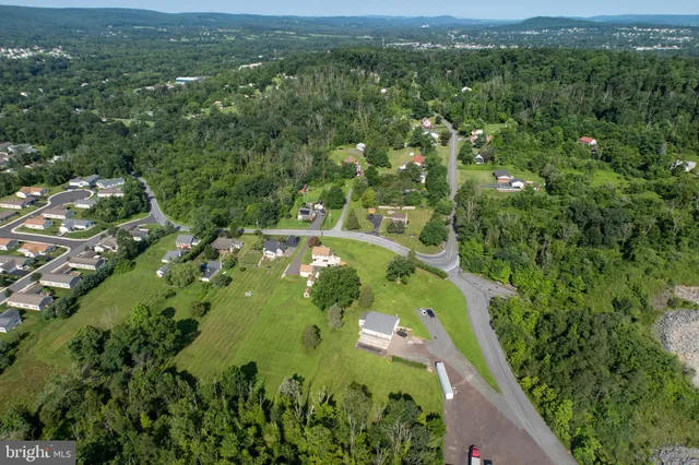 $574,900 | 131 Squirrel Hollow Road, Douglassville, PA 19518