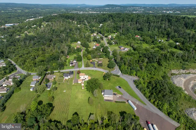 $574,900 | 131 Squirrel Hollow Road, Douglassville, PA 19518