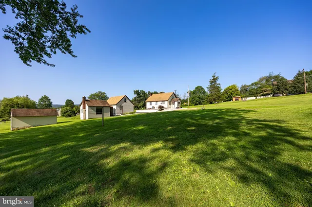 $574,900 | 131 Squirrel Hollow Road, Douglassville, PA 19518