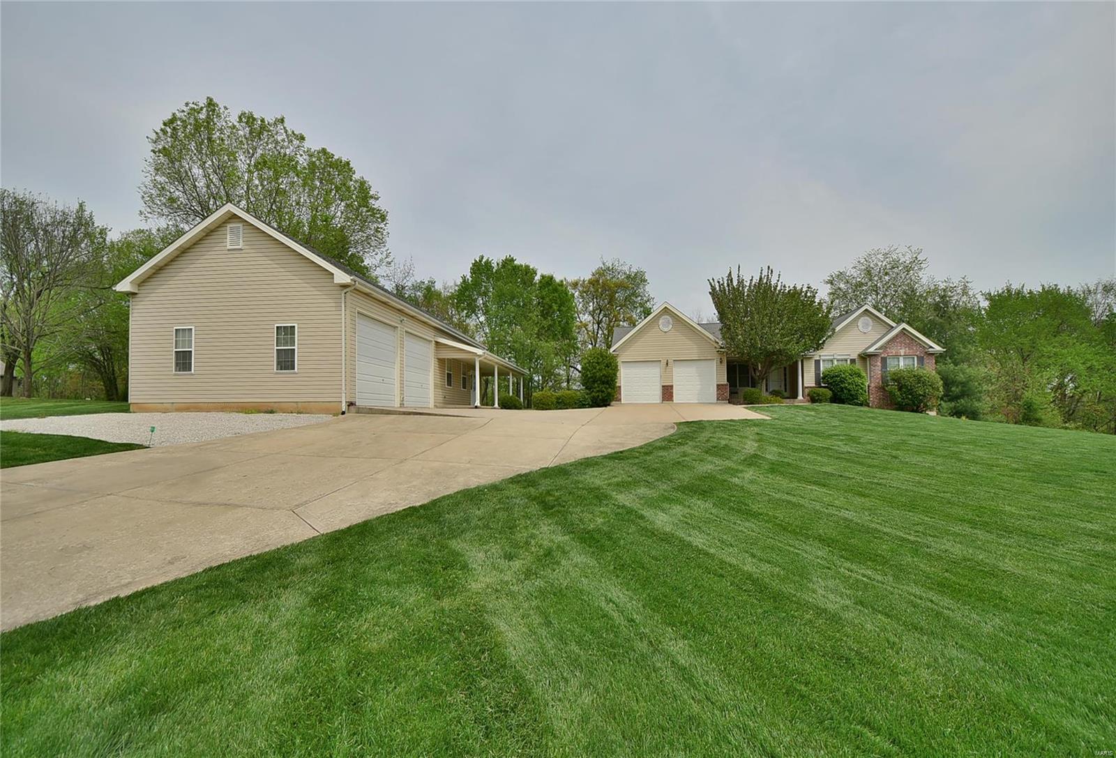 418 Old Colony Road Defiance, MO 63341 - Photo 1 of 85 Gallery Image 1