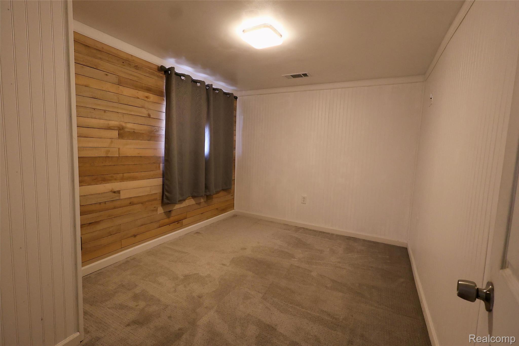 15676 Frazho Road Roseville, MI 48066 - Photo 10 of 20 Empty room