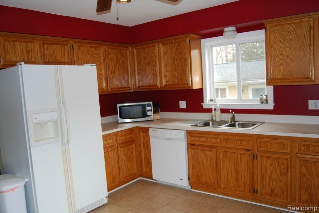 46683 Dequindre Road Rochester Hills, MI 48307 - Photo 6 of 11