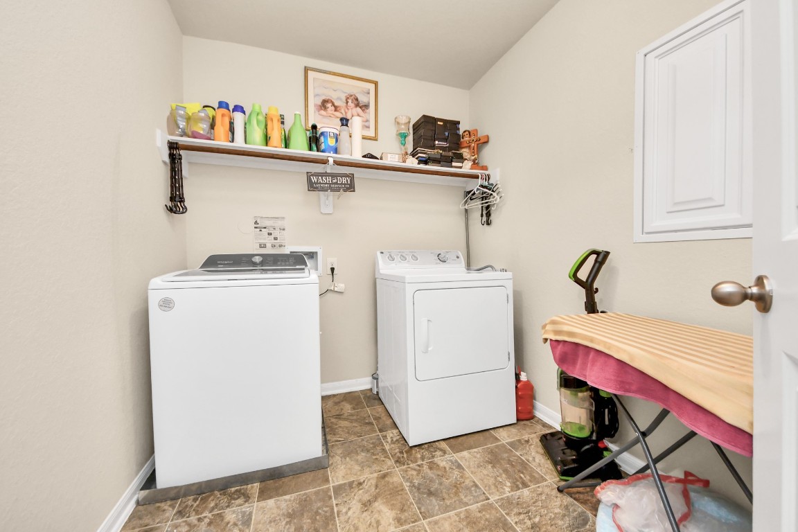 10207 Moonset Lane Houston, TX 77016 - Photo 23 of 34 a utility room with dryer and washer