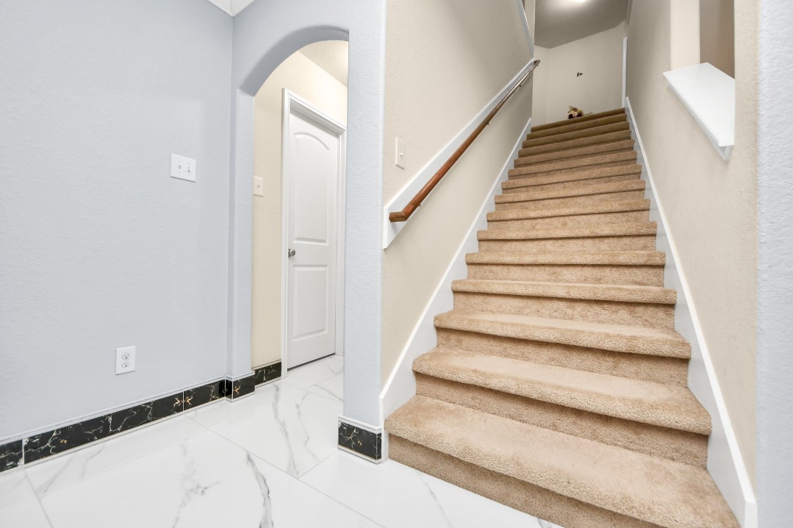 10207 Moonset Lane Houston, TX 77016 - Photo 28 of 34 a view of entryway