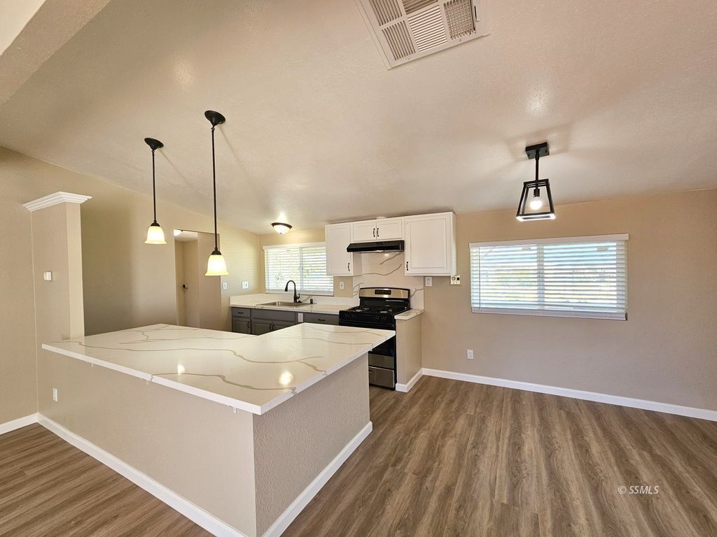 810 East Hillcrest Avenue Ridgecrest, CA 93555 - Photo 3 of 32 Gallery Image 3