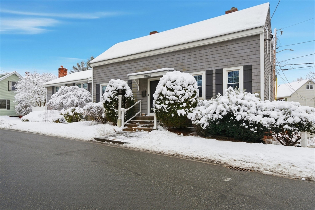 136 Bedford Road Woburn, MA 01801 - Photo 3 of 41