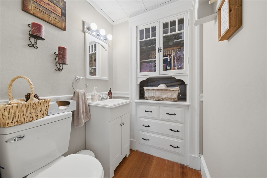 136 Bedford Road Woburn, MA 01801 - Photo 10 of 41