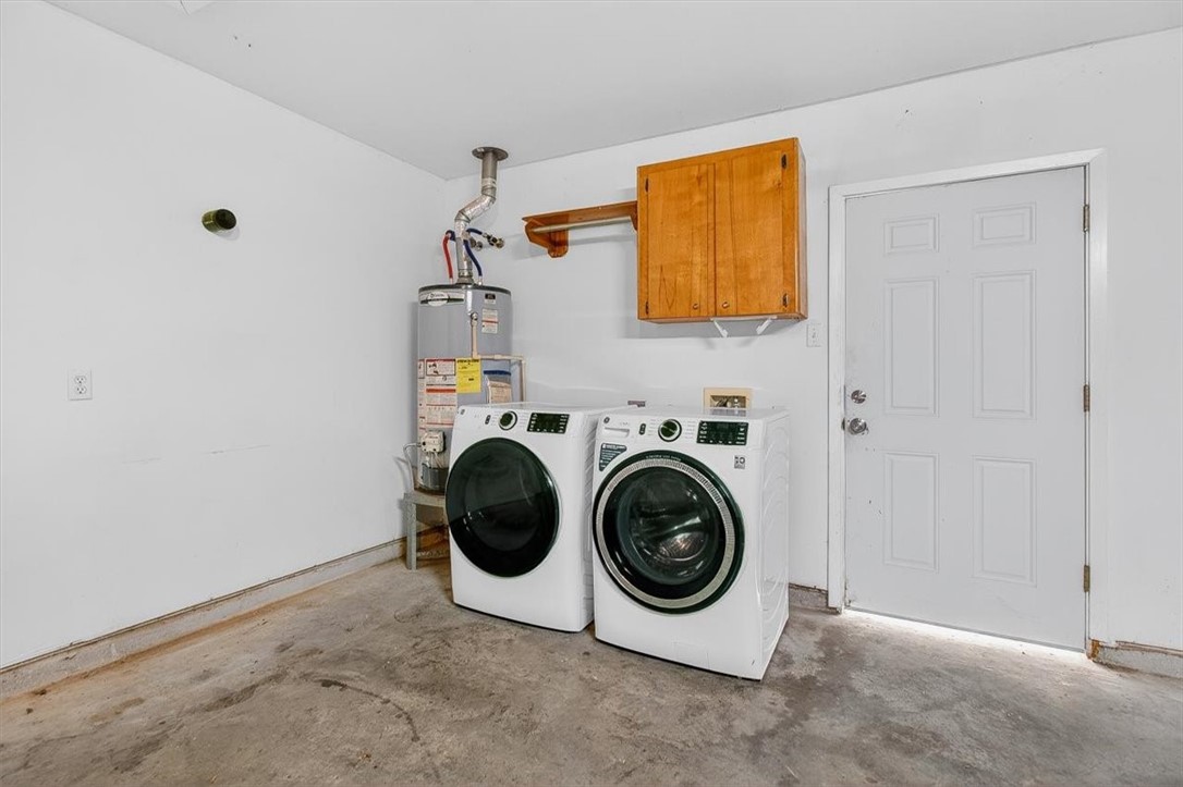 850 Purdue Road Corpus Christi, TX 78418 - Photo 33 of 39 a utility room with dryer and washer