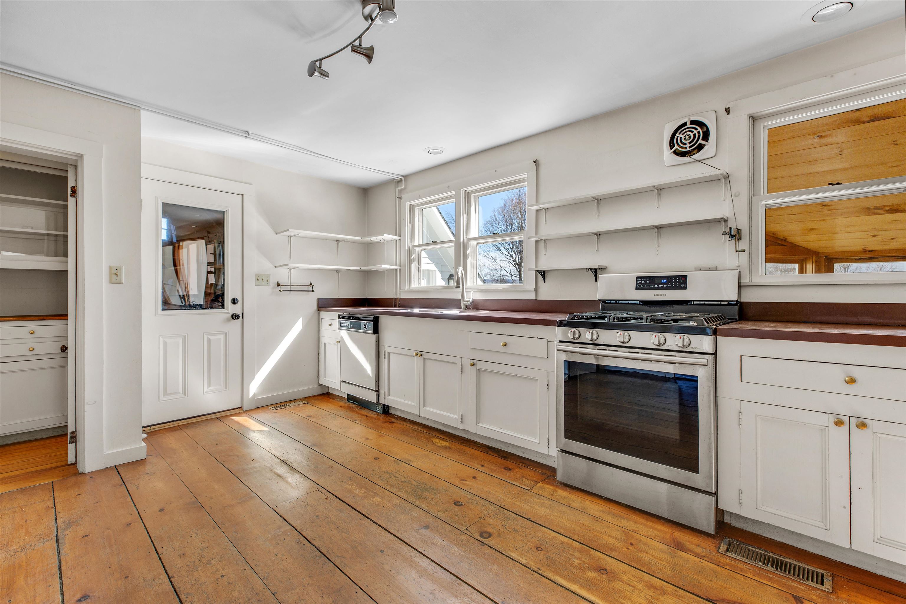 85 Academy Road Thetford, VT 05075 - Photo 18 of 48