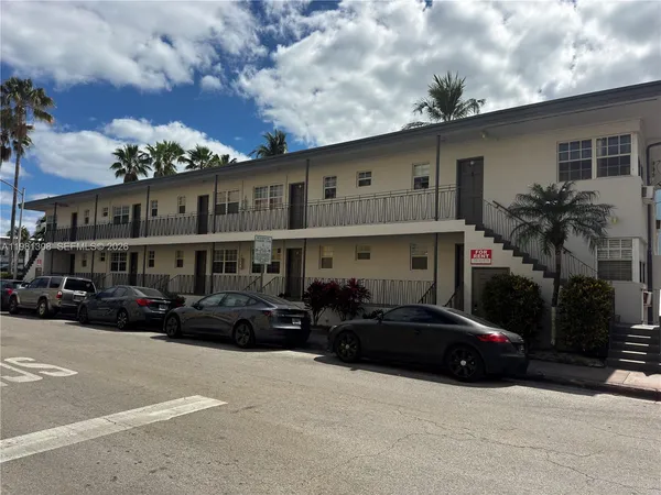 $1,700 | 500 13th Street, Unit 9, Miami Beach, FL 33139