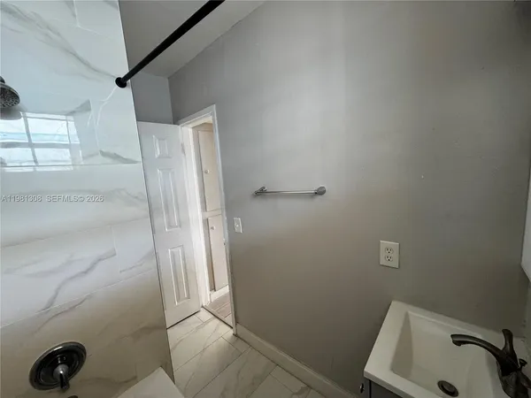 $1,700 | 500 13th Street, Unit 9, Miami Beach, FL 33139