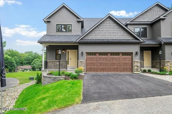 $699,000 | 30 Hill Crest Lane, Unit 11, Lake George, NY 12845