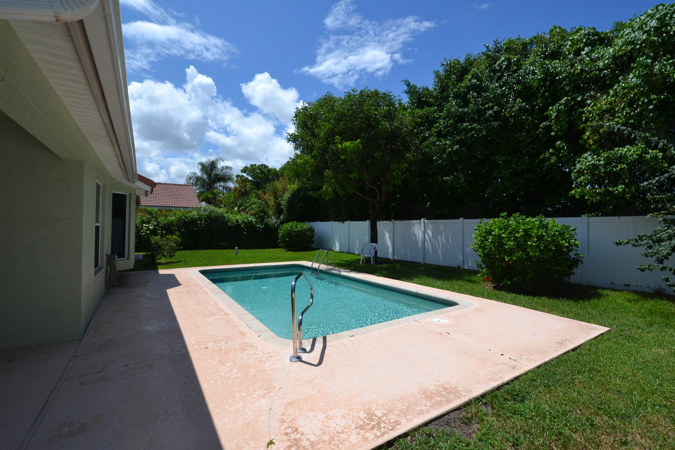 112 West Lee Road Delray Beach, FL 33445 - Photo 3 of 30 a view of a backyard with swimming pool