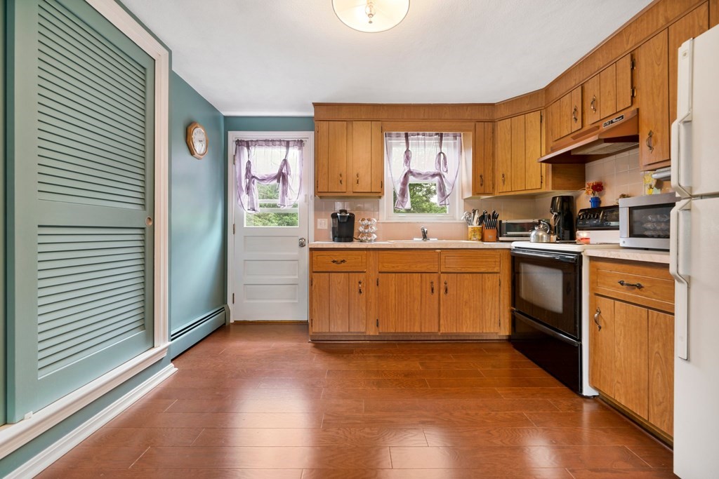 3 Norman Road Reading, MA 01867 - Photo 6 of 32