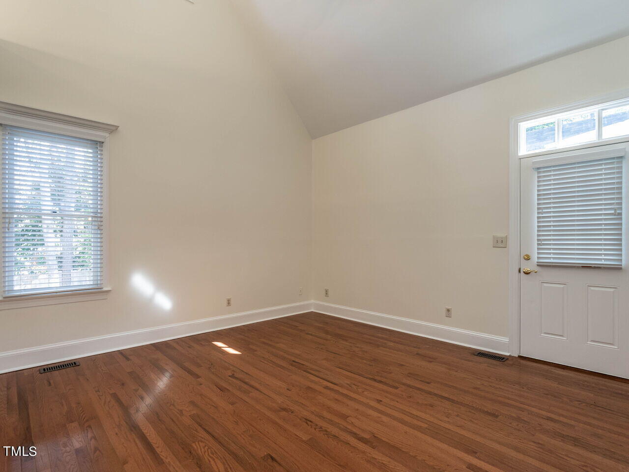 4612 Thendara Way Raleigh, NC 27612 - Photo 19 of 34 019-1280x960-primary-bedroom
