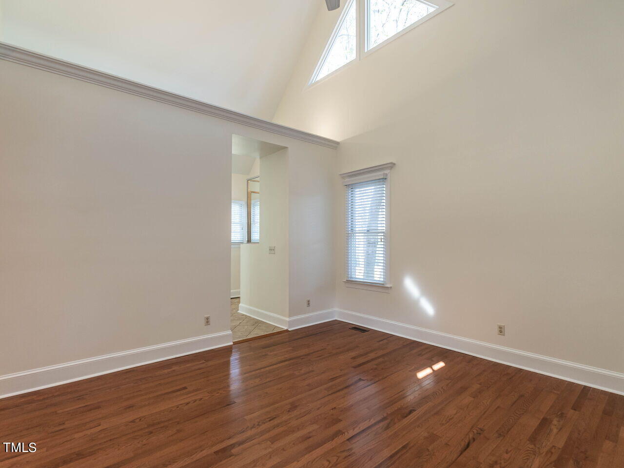 4612 Thendara Way Raleigh, NC 27612 - Photo 20 of 34 020-1280x960-primary-bedroom