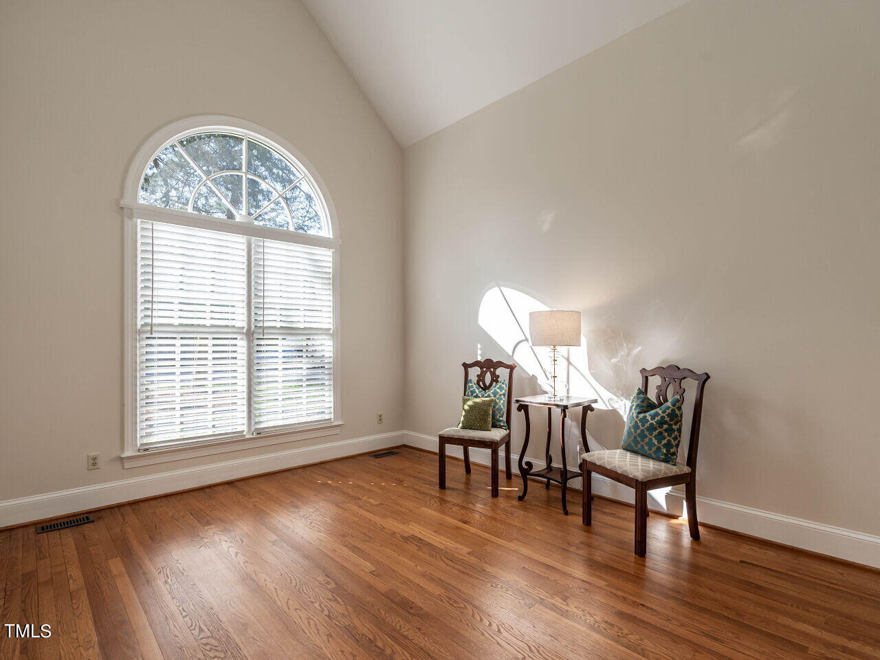 4612 Thendara Way Raleigh, NC 27612 - Photo 5 of 34 005-1280x960-living-room