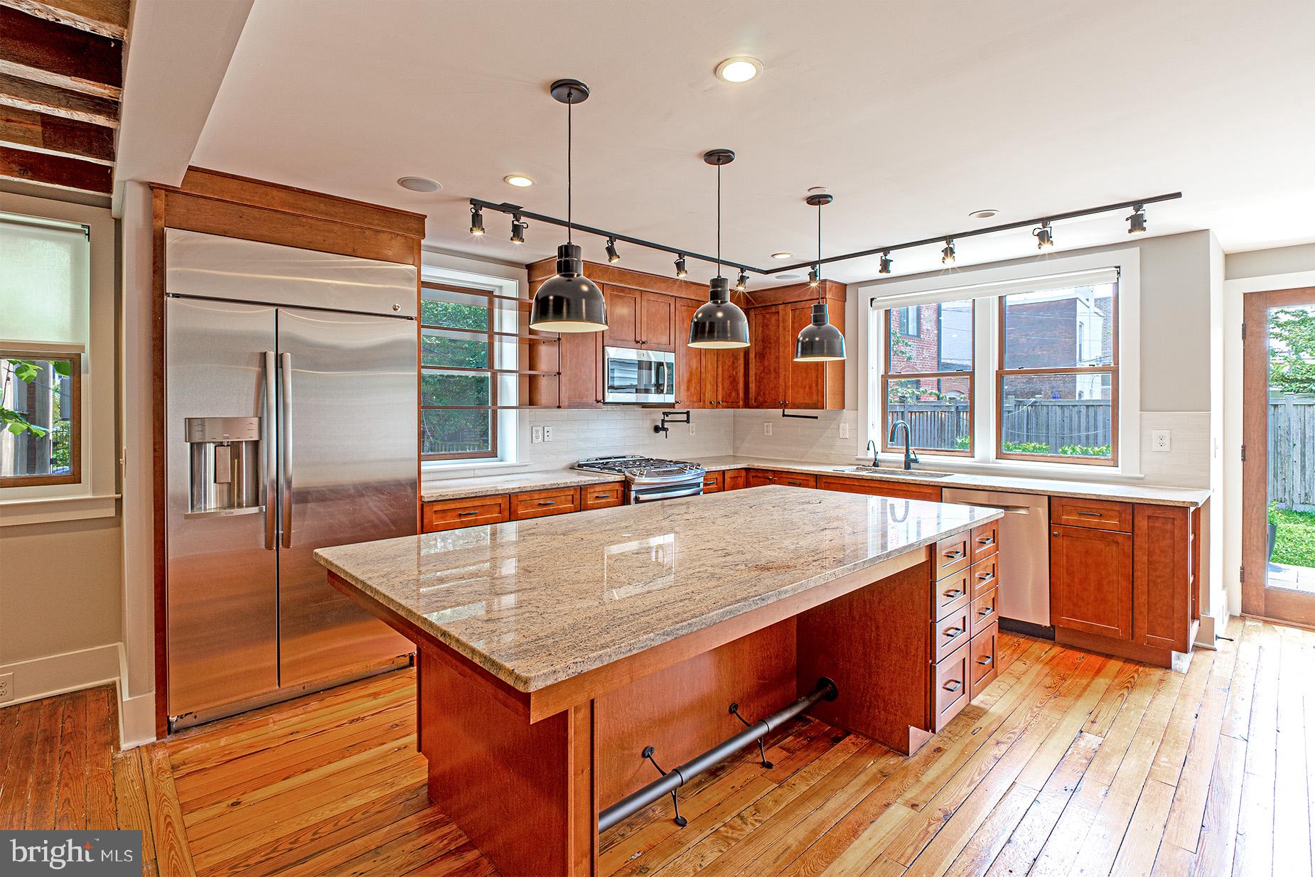 325 D Street Southeast Washington, DC 20003 - Photo 14 of 59