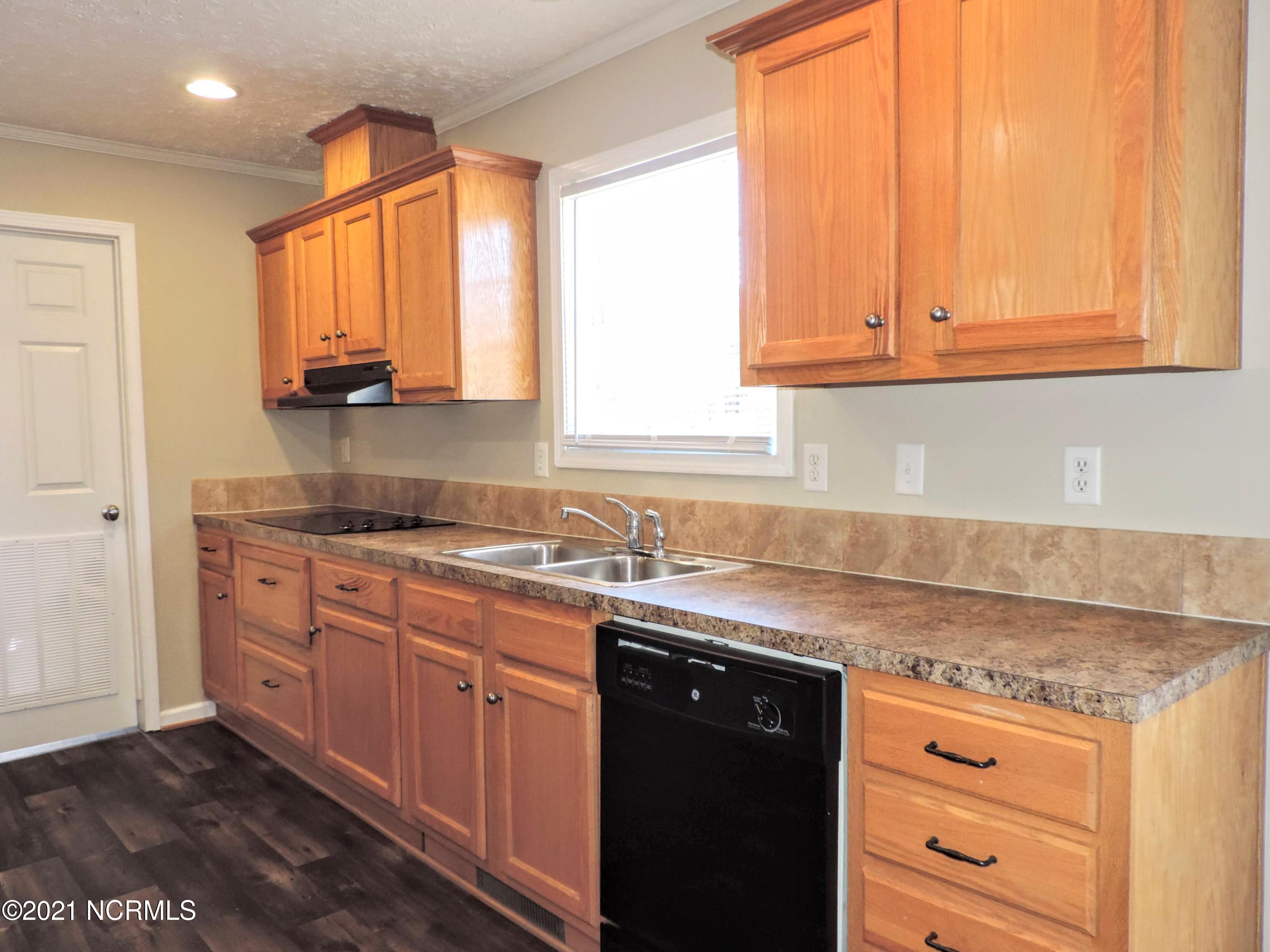 1686 Honeycutt Road Clinton, NC 28328 - Photo 18 of 33 DSCN5560