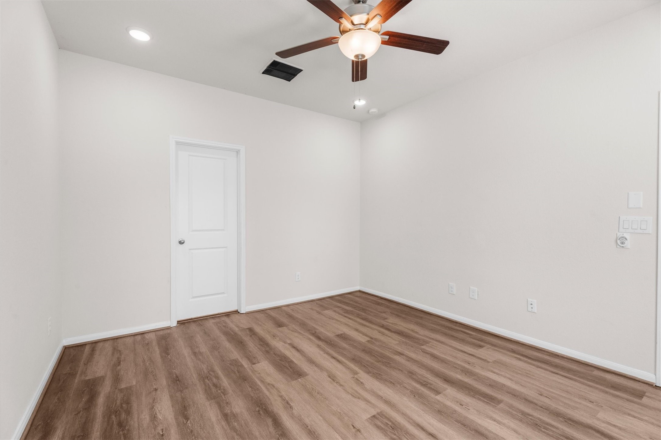 39 Courageous Side Way Magnolia, TX 77354 - Photo 15 of 44 flexible furniture layout options