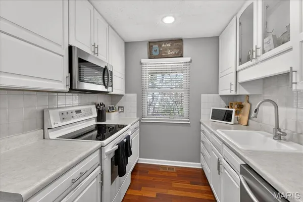 $337,000 | 1217 Dorne Drive, Ballwin, MO 63021