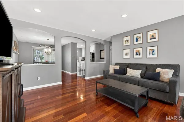 $337,000 | 1217 Dorne Drive, Ballwin, MO 63021