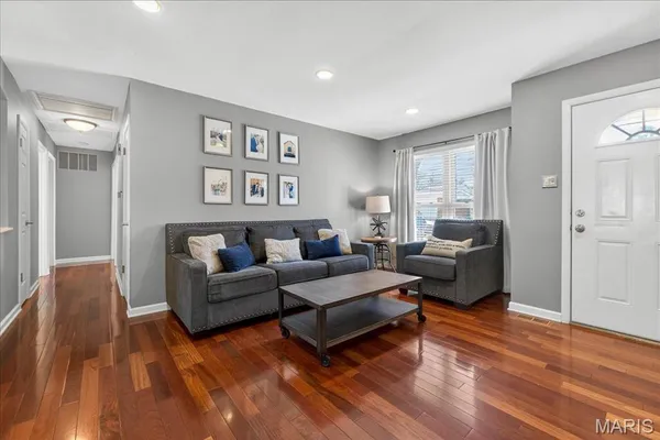 $337,000 | 1217 Dorne Drive, Ballwin, MO 63021