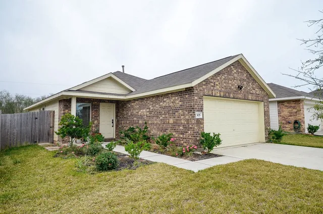 $1,800 | 305 Riverwood Village Lane, Sealy, TX 77474