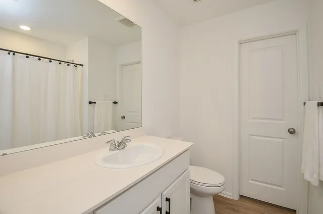 $1,800 | 305 Riverwood Village Lane, Sealy, TX 77474