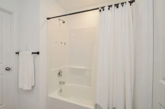 $1,800 | 305 Riverwood Village Lane, Sealy, TX 77474