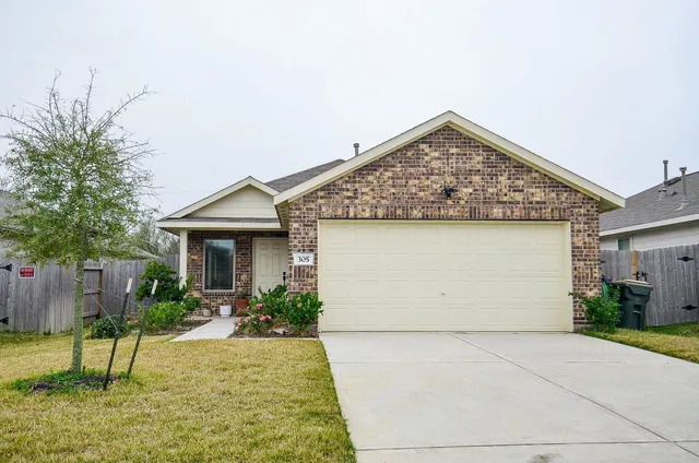 $1,800 | 305 Riverwood Village Lane, Sealy, TX 77474