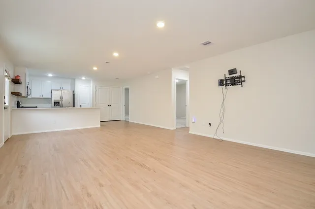 $1,800 | 305 Riverwood Village Lane, Sealy, TX 77474