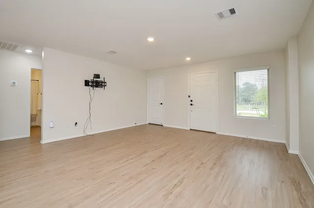 $1,800 | 305 Riverwood Village Lane, Sealy, TX 77474