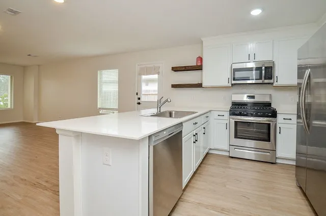 $1,800 | 305 Riverwood Village Lane, Sealy, TX 77474