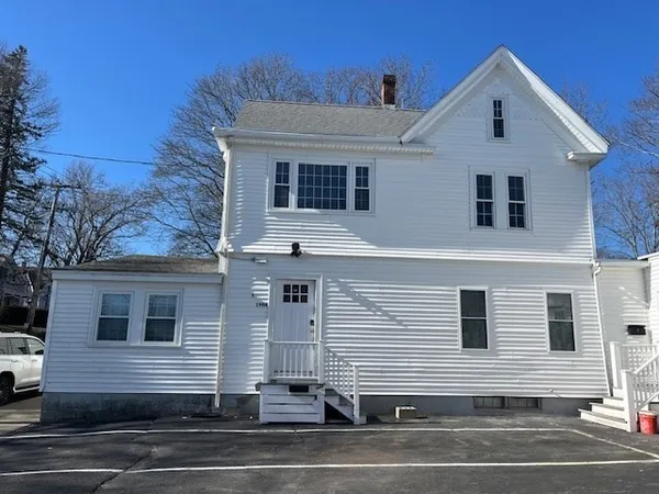 $2,500 | 195 Court Street, Unit 2, Plymouth, MA 02360