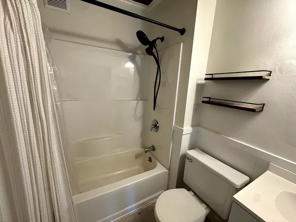 $2,500 | 195 Court Street, Unit 2, Plymouth, MA 02360