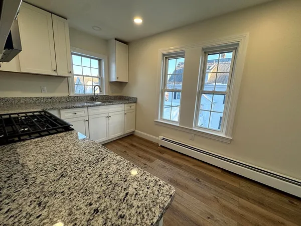 $2,500 | 195 Court Street, Unit 2, Plymouth, MA 02360