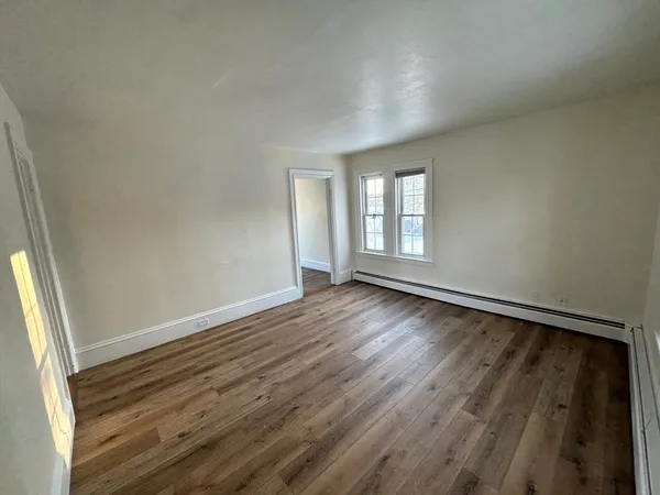 $2,500 | 195 Court Street, Unit 2, Plymouth, MA 02360