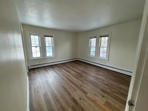 $2,500 | 195 Court Street, Unit 2, Plymouth, MA 02360