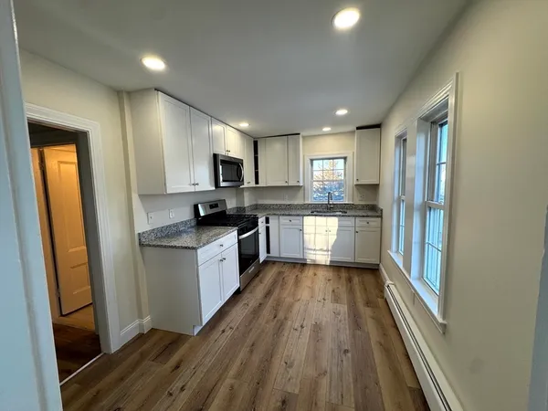 $2,500 | 195 Court Street, Unit 2, Plymouth, MA 02360