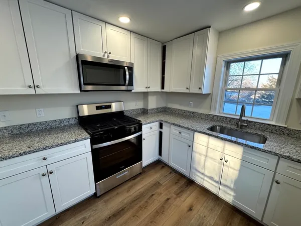 $2,500 | 195 Court Street, Unit 2, Plymouth, MA 02360