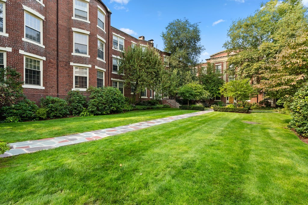 139 Beaconsfield Road, Unit 2 Brookline, MA 02445 - Photo 4 of 26 Gallery Image 4