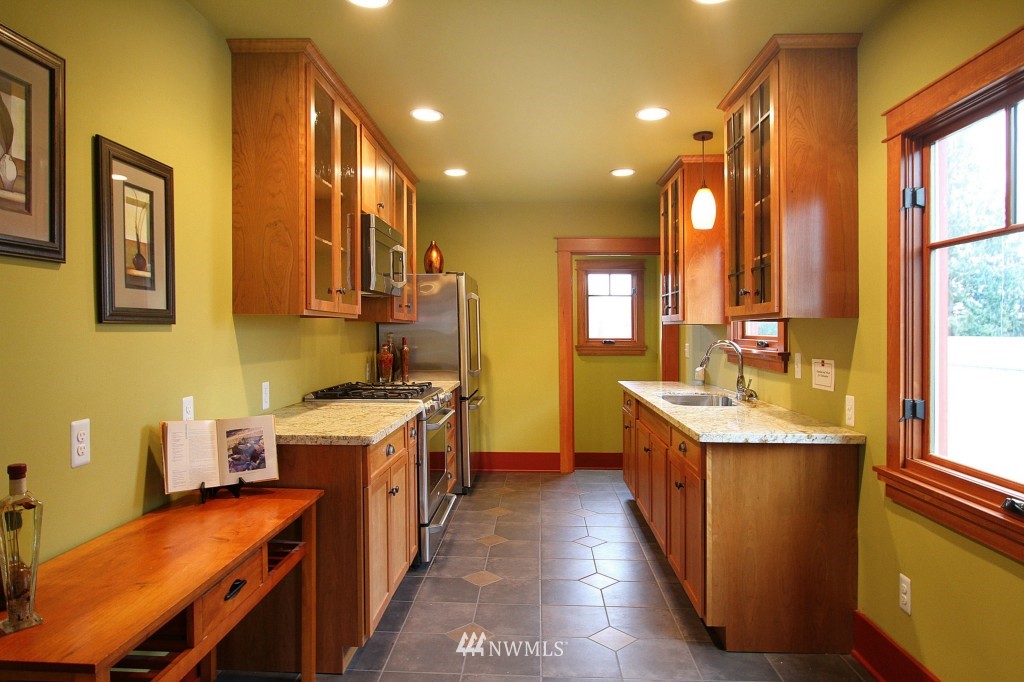 502 North 68th Street Seattle, WA 98103 - Photo 7 of 25 Gallery Image 7