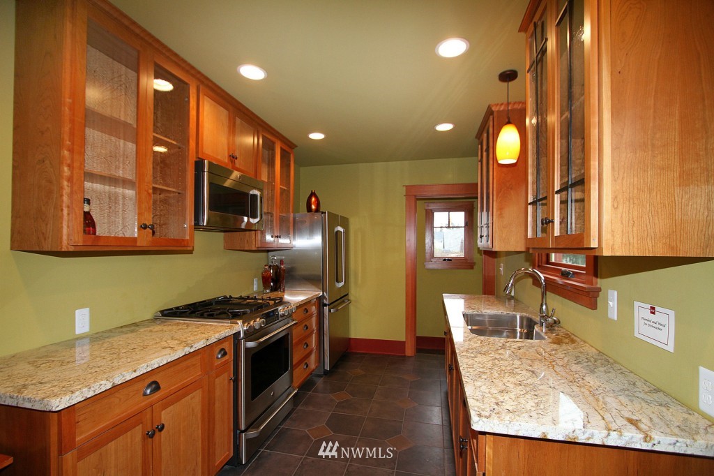 502 North 68th Street Seattle, WA 98103 - Photo 8 of 25 Gallery Image 8
