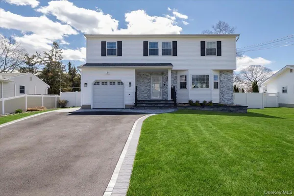 $650,000 | 16 Loughlin Drive, Shirley, NY 11967