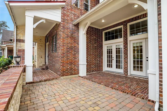 a entryway view with a outdoor space