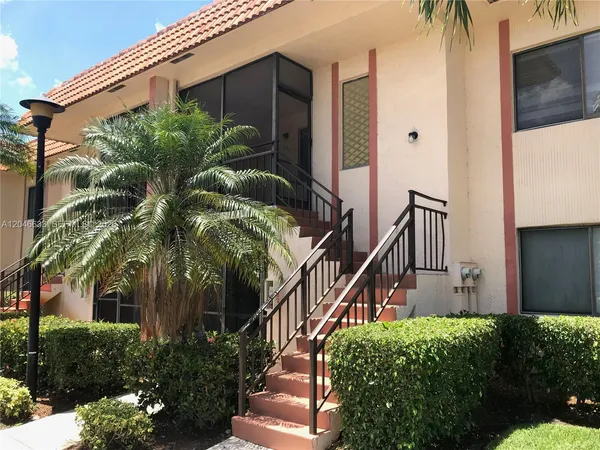 $2,399 | 369 Lakeview Drive, Unit 203, Weston, FL 33326