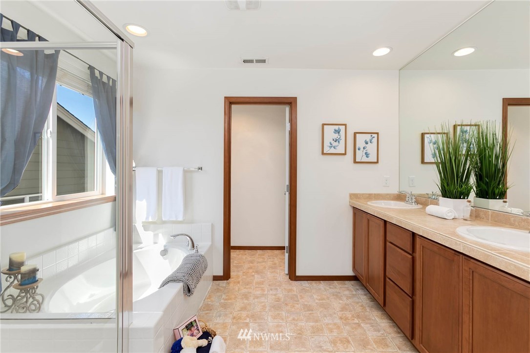 1032 South 32nd Place Renton, WA 98055 - Photo 12 of 24